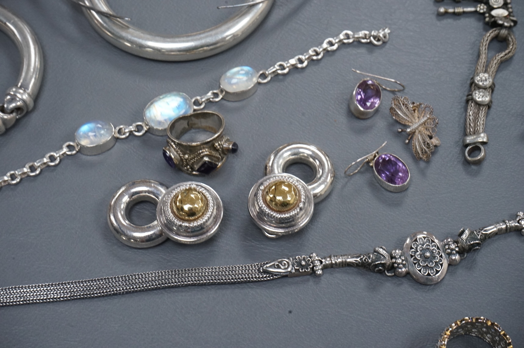 A quantity of assorted modern, silver, 925 and white metal jewellery, together with Butler & Wilson costume jewellery.